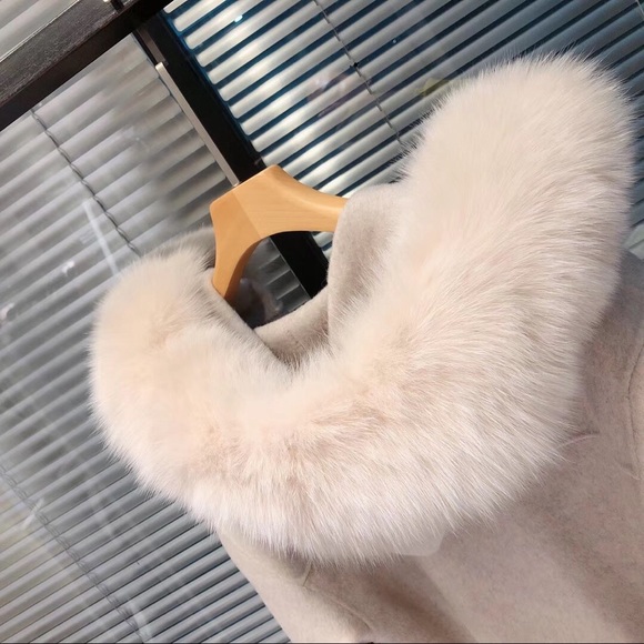 Women wool coat. - Picture 3 of 8